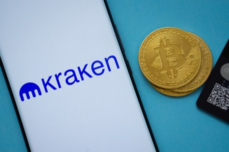 Best Stablecoin Debit Cards for Instant Top-Ups in 2026